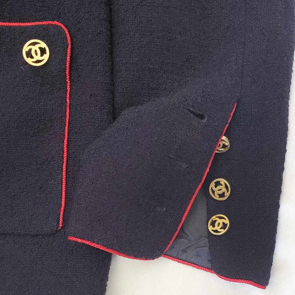CHANEL Boutique Womens Vintage Navy Wool Boucle Blazer Logo CC Buttons Red Trim - Picture 12 of 15